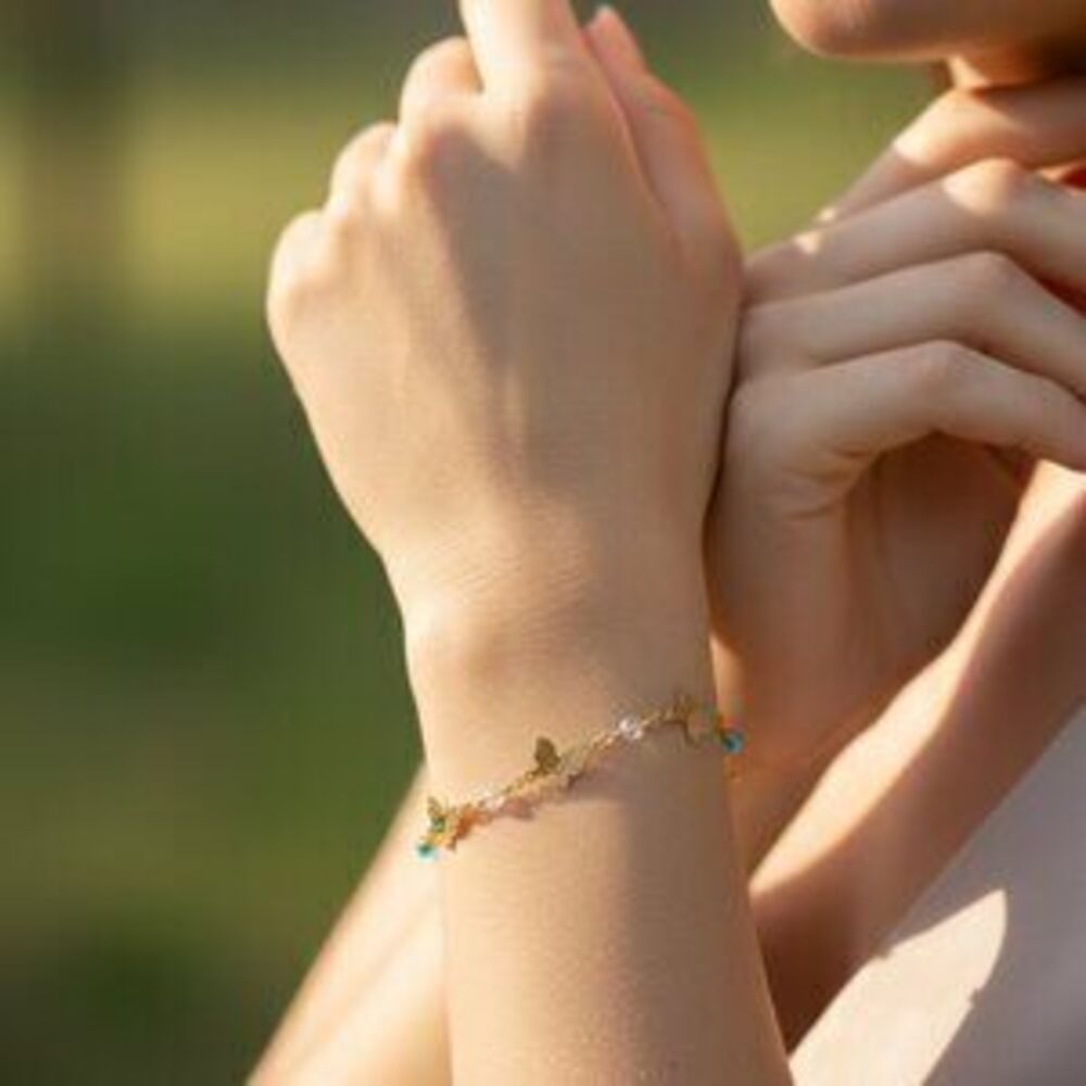 "Elegant & Trendy Bracelet, A Perfect Gift for Women, Thoughtful, EVCH1884